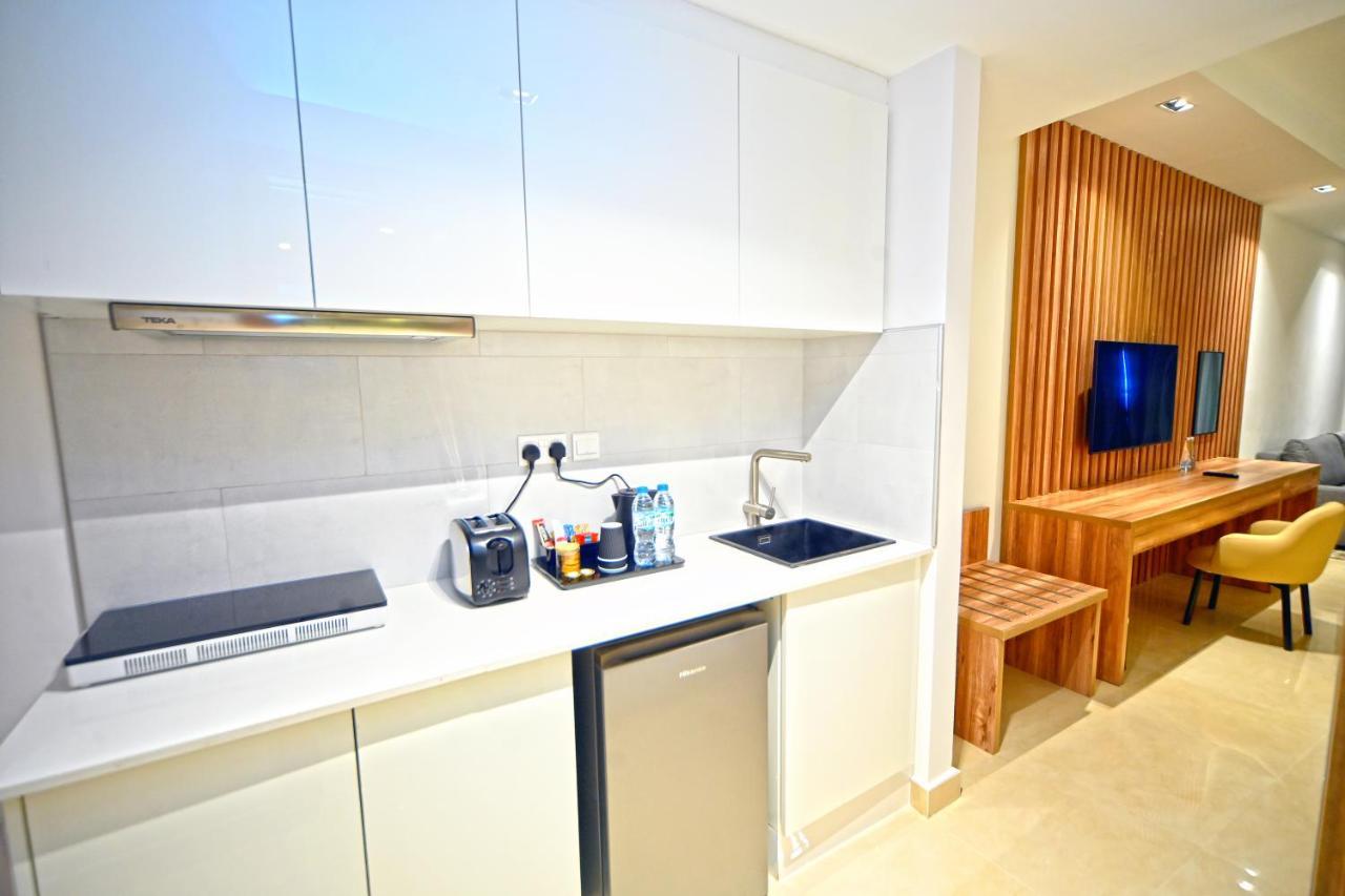 Pyramisa Hotel Apartments Dubai Exterior photo