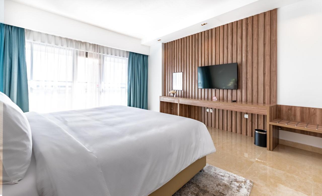 Pyramisa Hotel Apartments Dubai Exterior photo