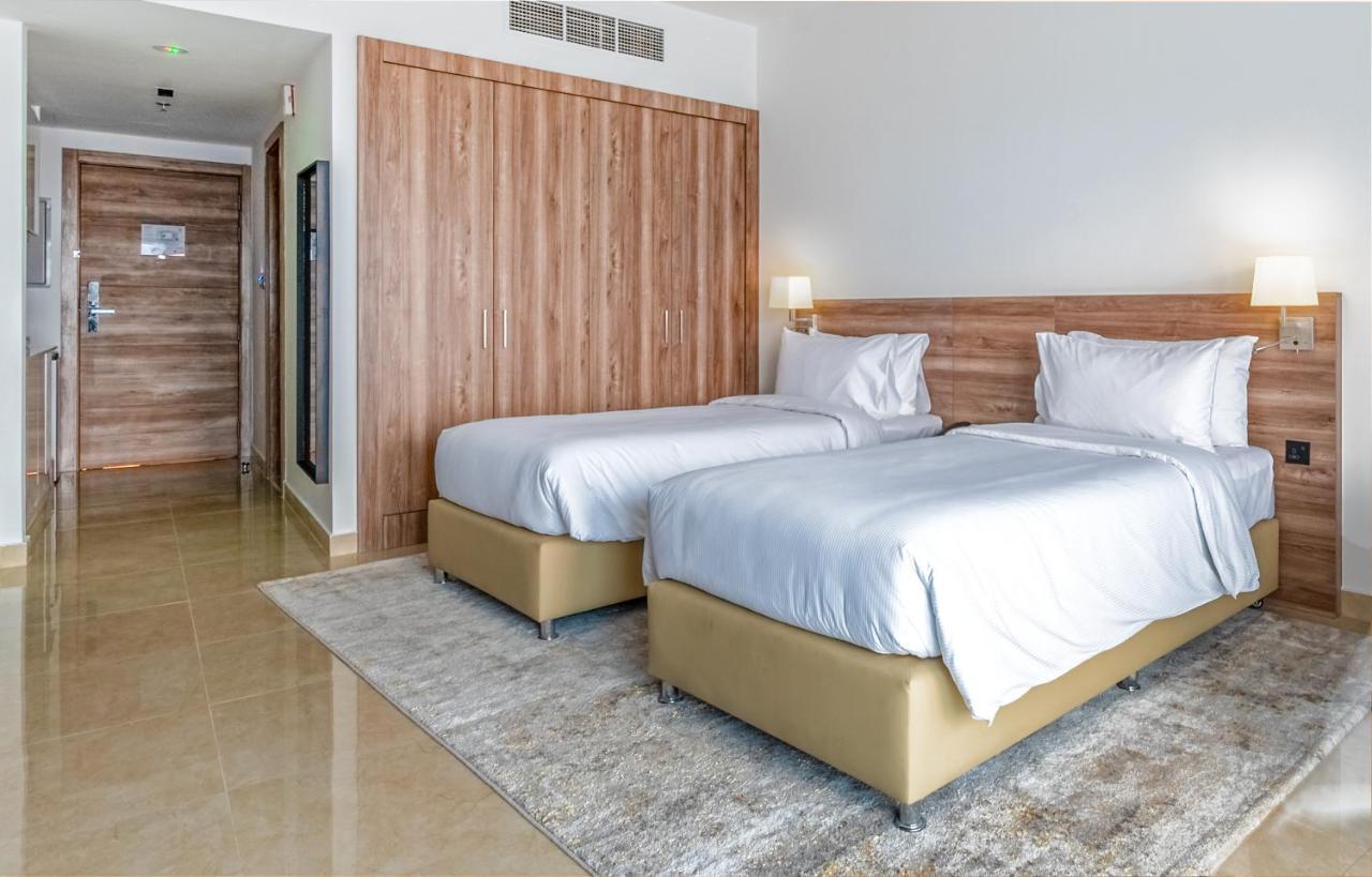 Pyramisa Hotel Apartments Dubai Exterior photo